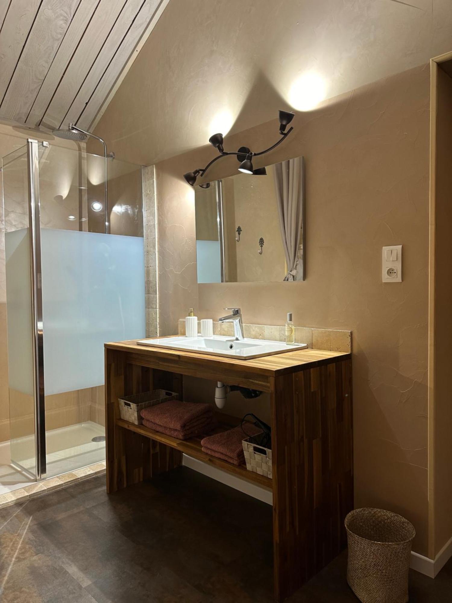 Le Clos Vitis Violes Exterior photo