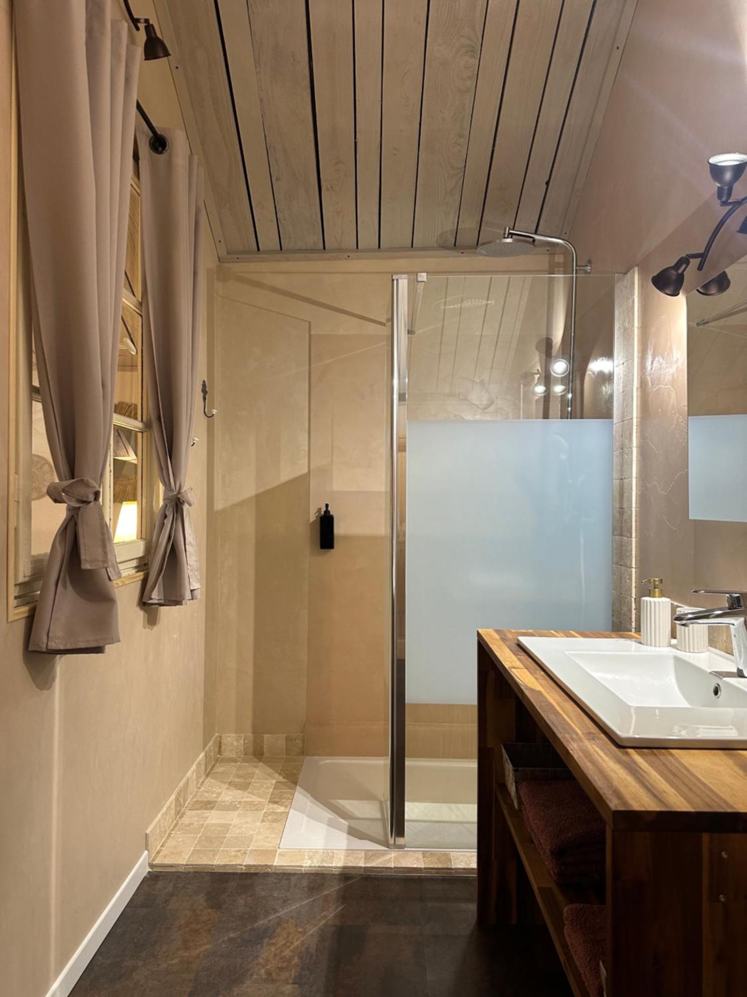 Le Clos Vitis Violes Exterior photo